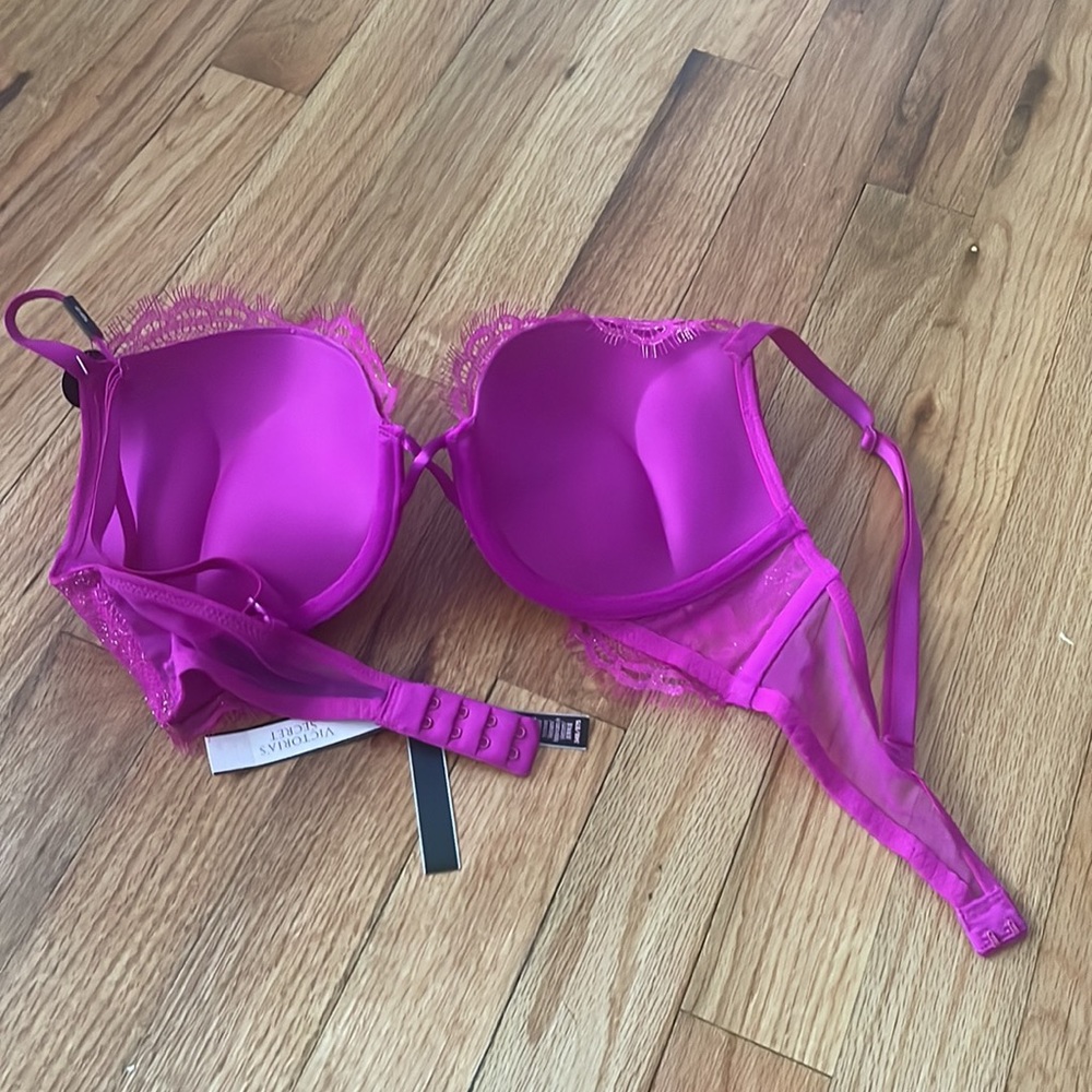 Victoria Secret - Picture 4 of 5